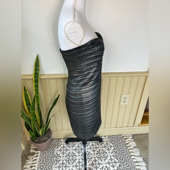 BCBG Max Azria Strapless Mini Dress Sz M | Metallic Y2K Bodycon Kardashian - Picture 4 of 16